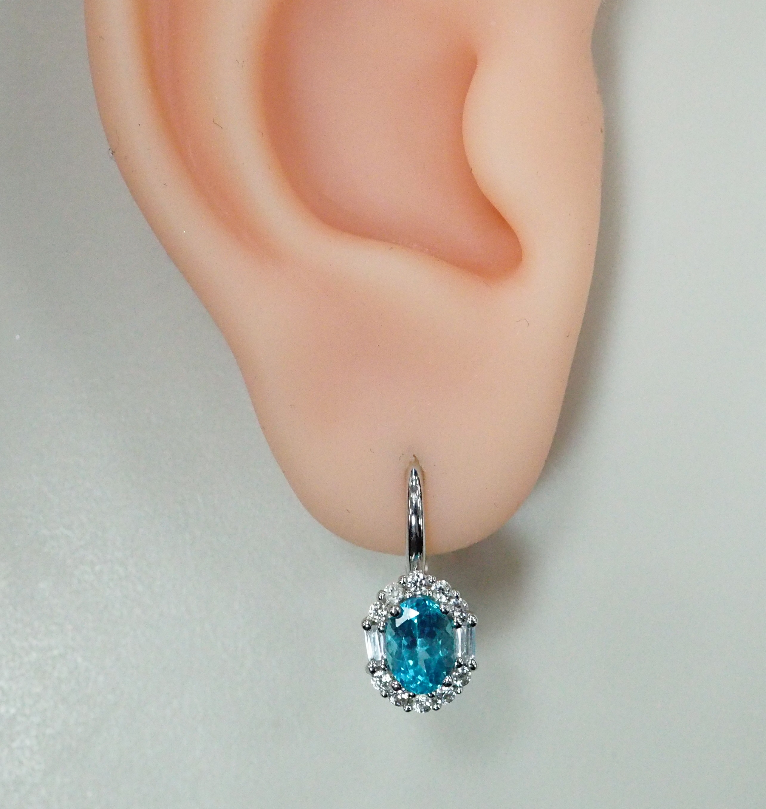 Серебряные серьги с апатитами